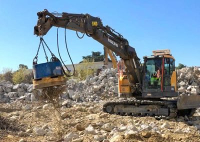 Nettoyage de chantier avec l'aimant hydraulique Dynaset