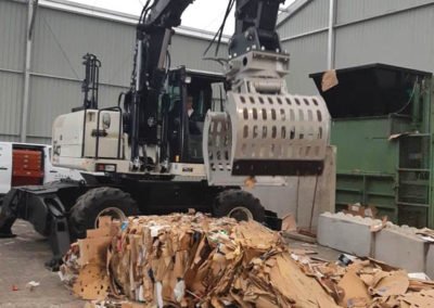 Pince de tri AJCE plateforme de recyclage