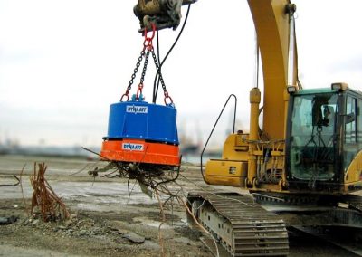 Aimant pendulaire Dynaset pour trier et recycler des métaux