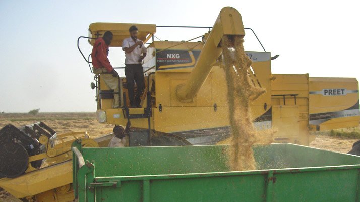 Moissonneuse batteuse PREET agriculture - RDS France, spécialiste du matériel TP