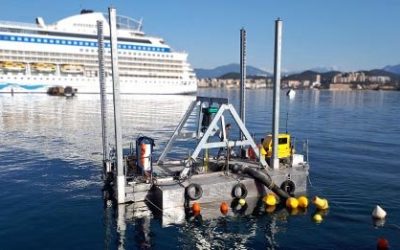 Une barge sur-mesure pour le dragage