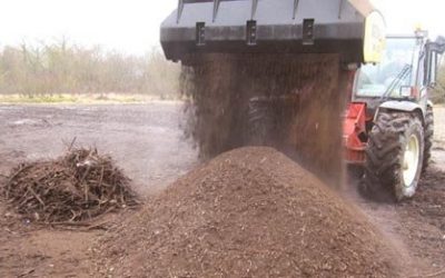 Cribler de la terre végétale ou du compost