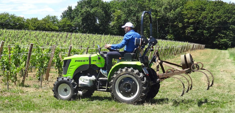 Cultivateur sur microtracteur Preet