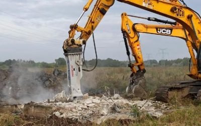 Démolition de béton armé avec le brise roche AJCE